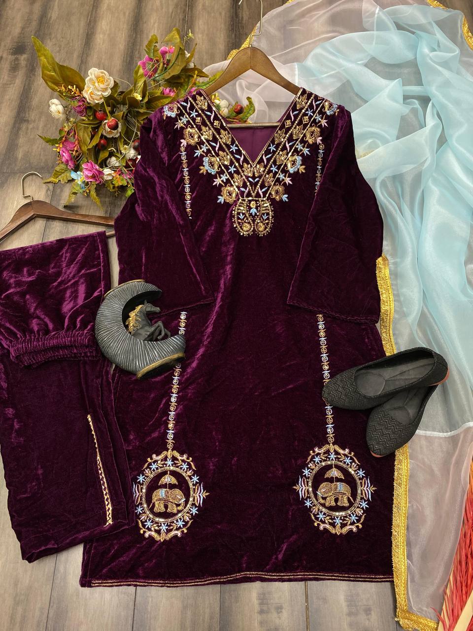  this ­­­­kurti product available in Fancy Velvet fabric  with organza dupatta