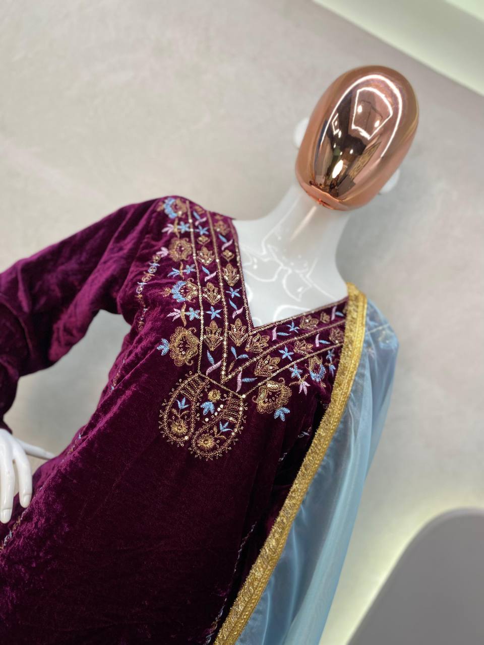  this ­­­­kurti product available in Fancy Velvet fabric  with full slleves